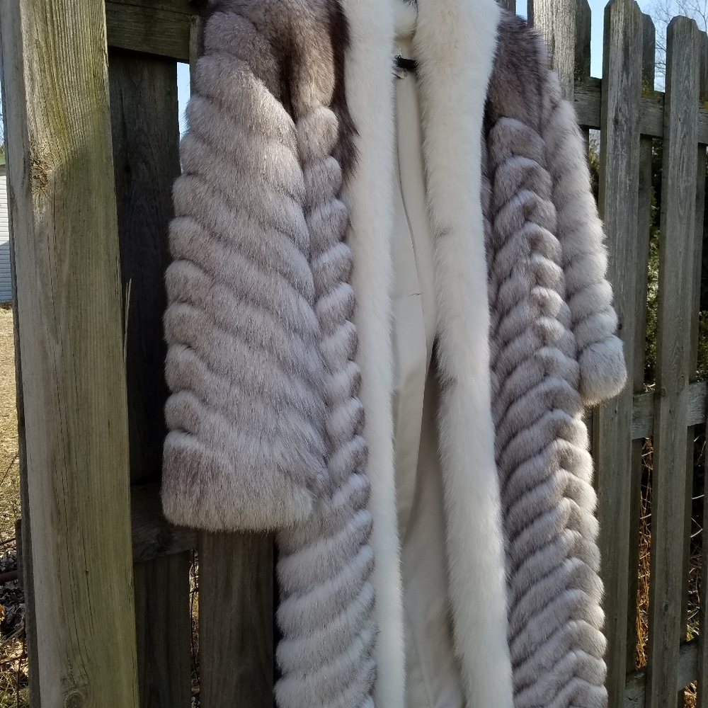 Fur coat - Picture 3 of 4